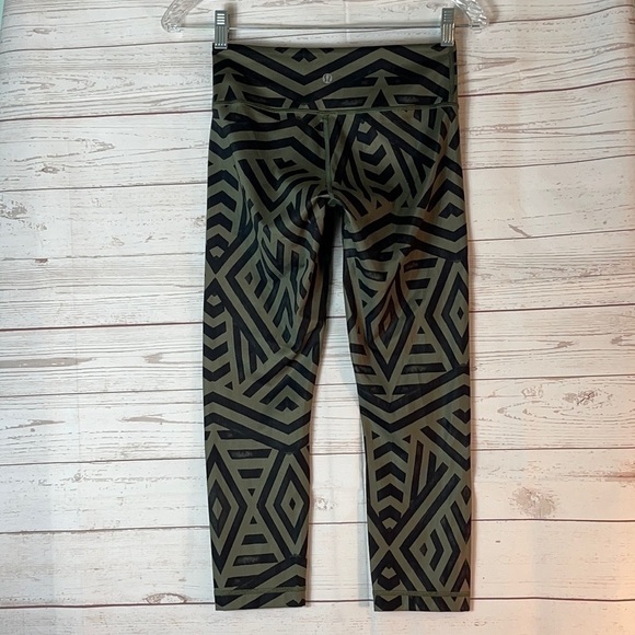 Lululemon Wunder Under Crop - Picture 6 of 6